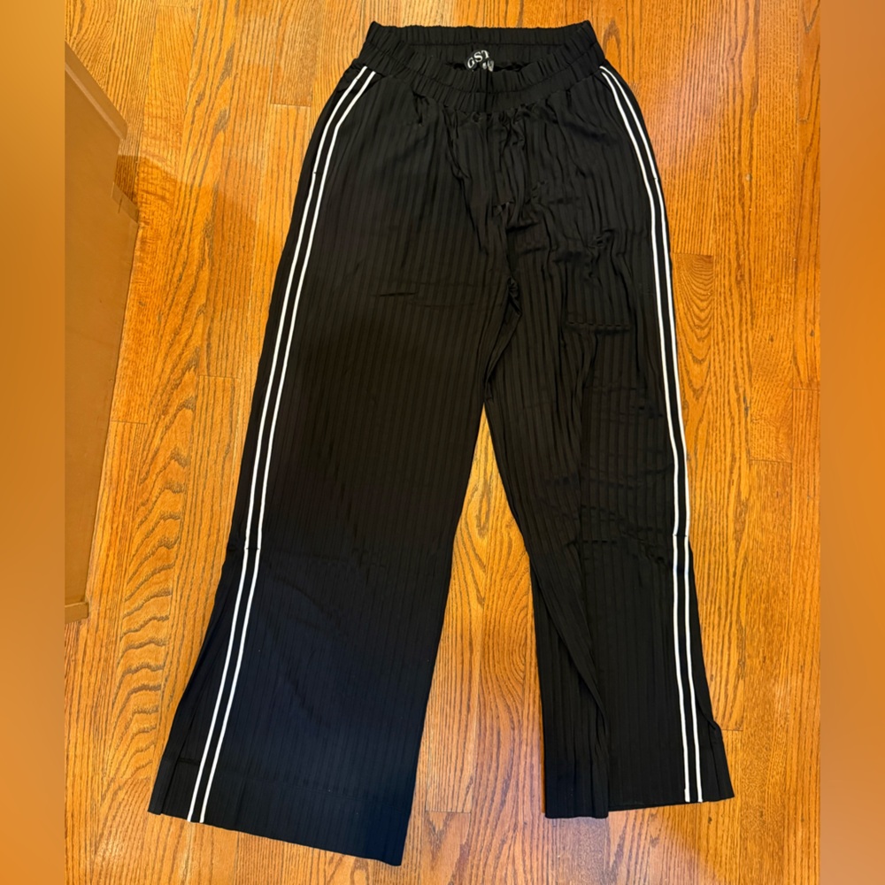 NWT GSTQ fade away pull on black beauty, jogger, track, pants size medium $248